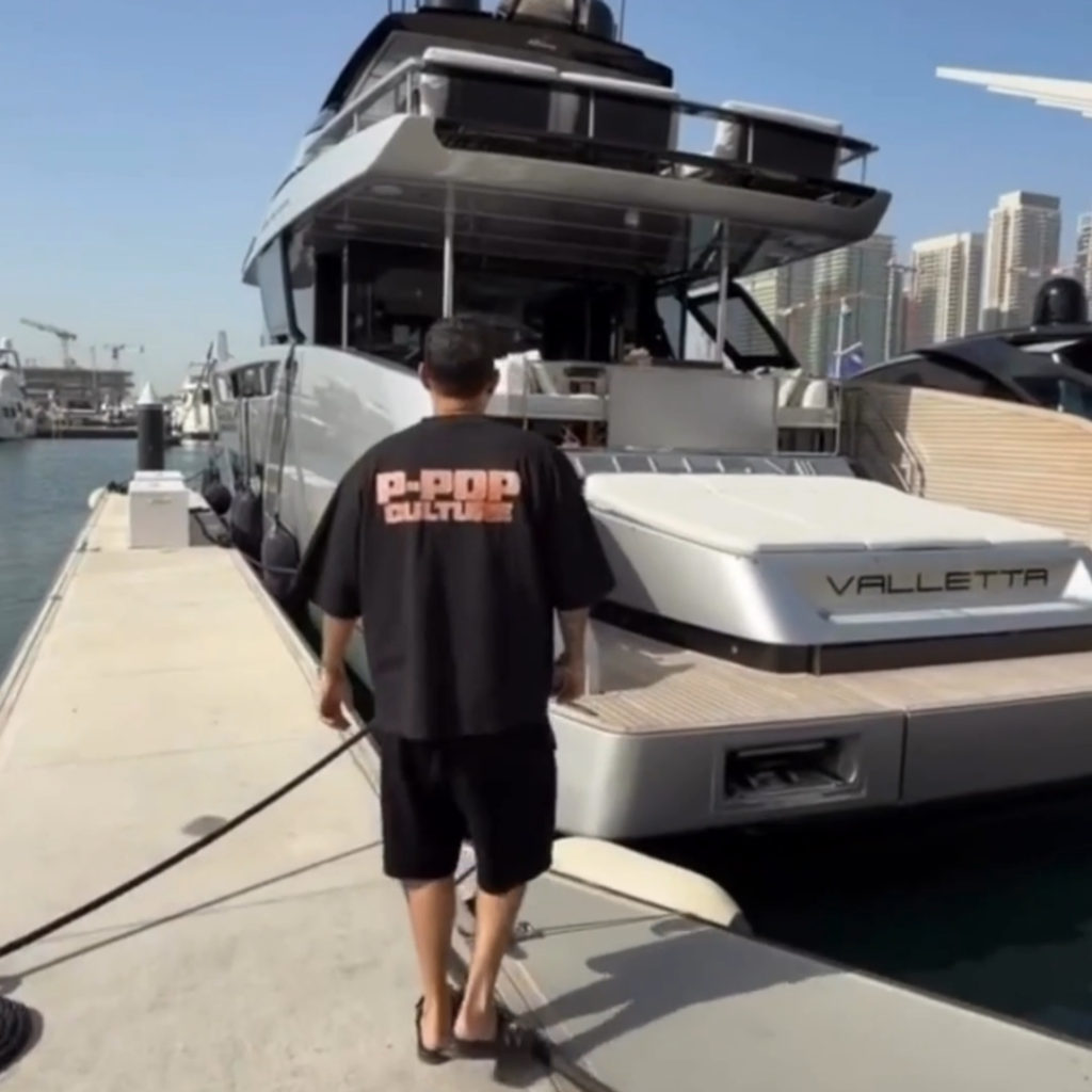 BillionaireZ® – P-POP CULTURE OVERSIZED TEE